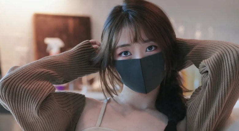 老K：打游戏的女陪陪，为何能月入10个W？